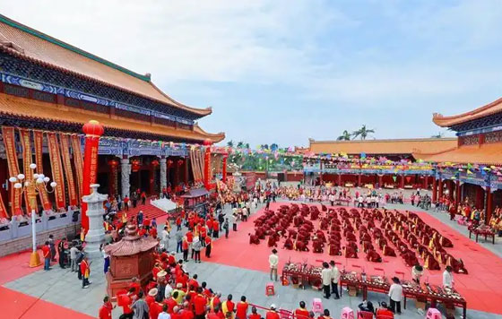 何氏宗祠(庐江堂)