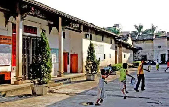 何氏宗祠(崇善堂)