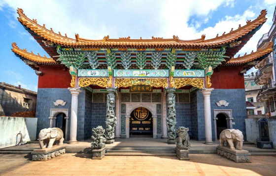 何氏宗祠(庐江堂)