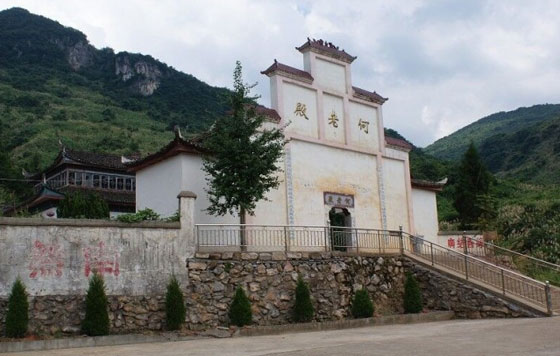 何老殿（白岩庵、飞云寺）