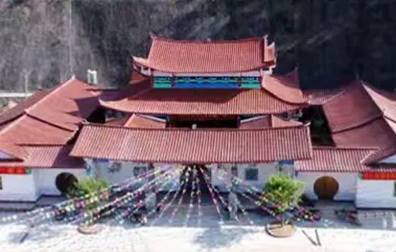 何氏六一郎公祠（展亲堂）