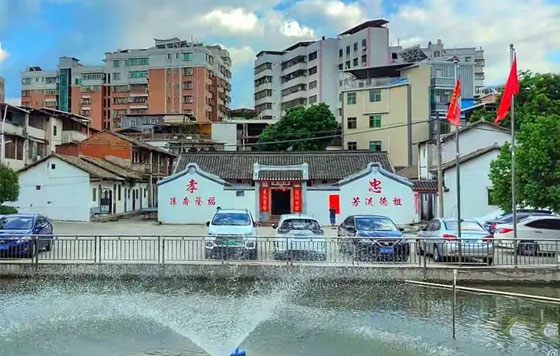 蓼沙何氏祖祠（廖沙庐江堂）