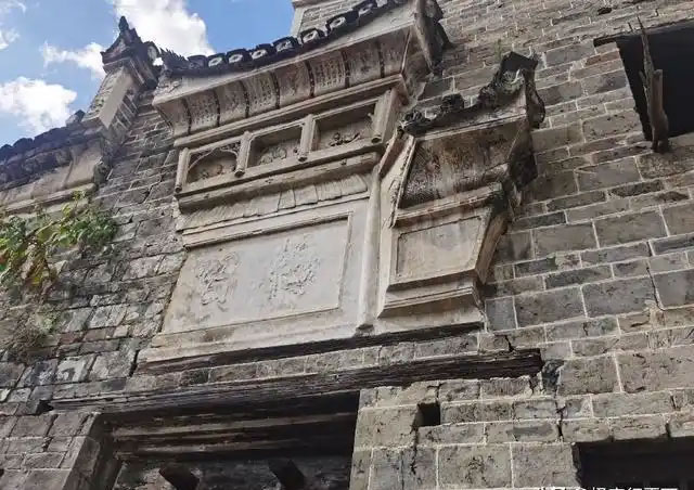 阳山古村何氏家族