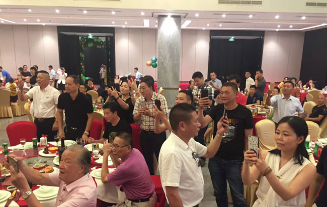 何氏家族慈善基金会