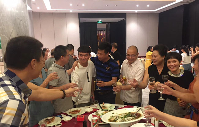 何氏家族慈善基金会