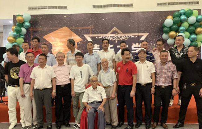 何氏家族慈善基金会