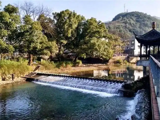 暨阳檀溪何氏宗谱