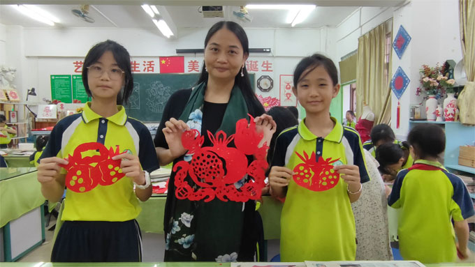 何丹凤非遗剪纸工作室