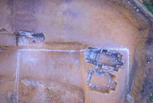 何郯夫妇合葬墓